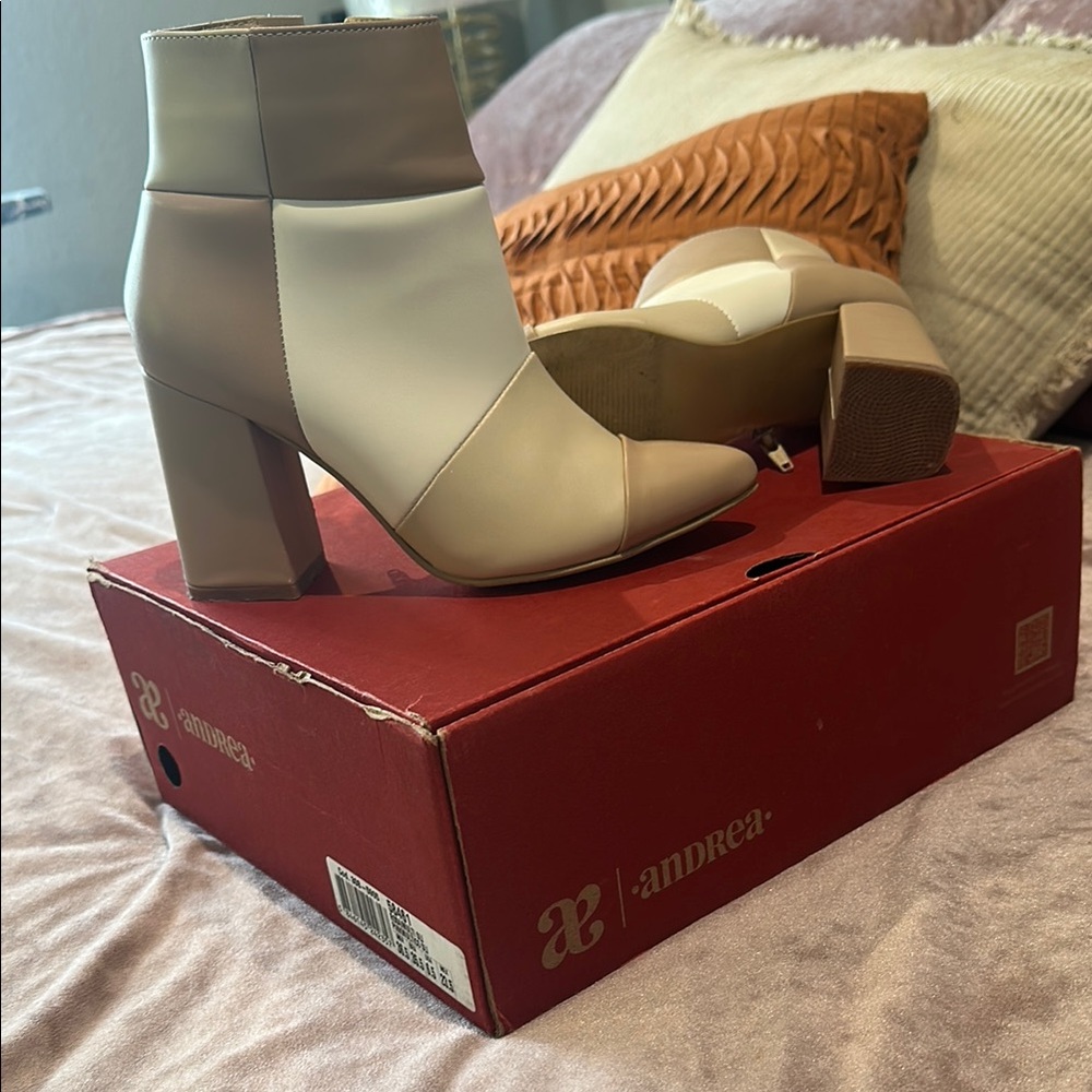 ANDREA Women's Cream Ankle Boots